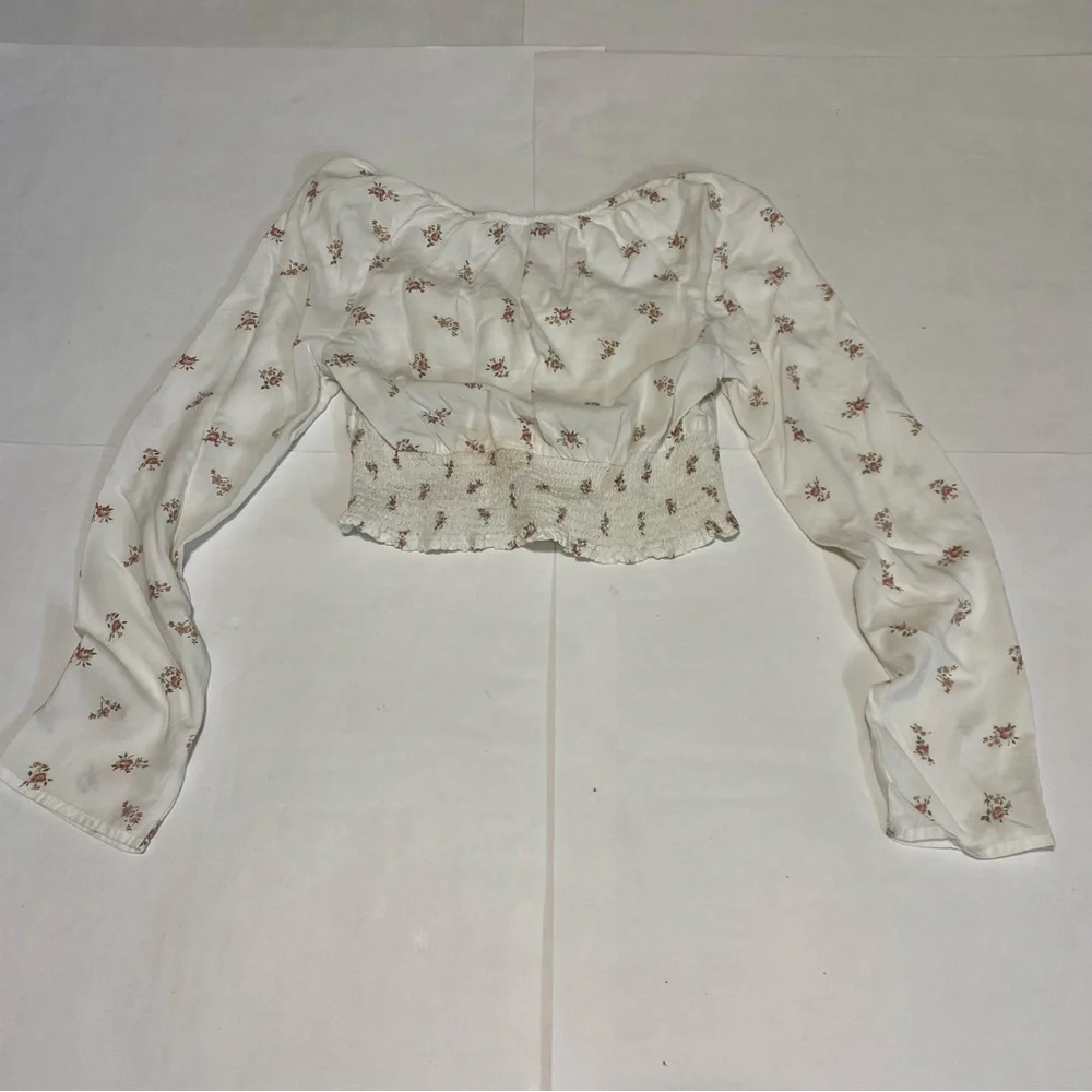 67. Hollister White Floral Blouse - Picture 6 of 7
